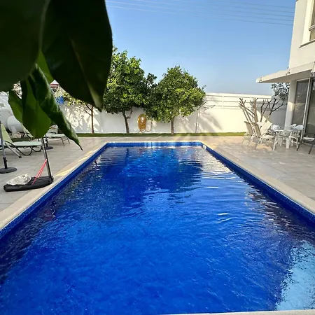 Victoria Larnaca